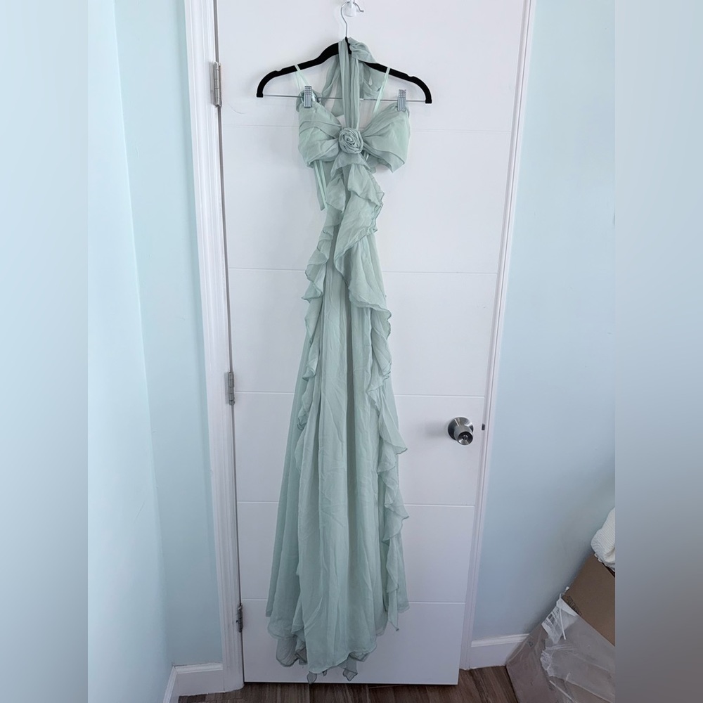 Selfie Leslie Santiago Cut-Out Ruffle Maxi Dress Sage Large - Picture 2 of 8